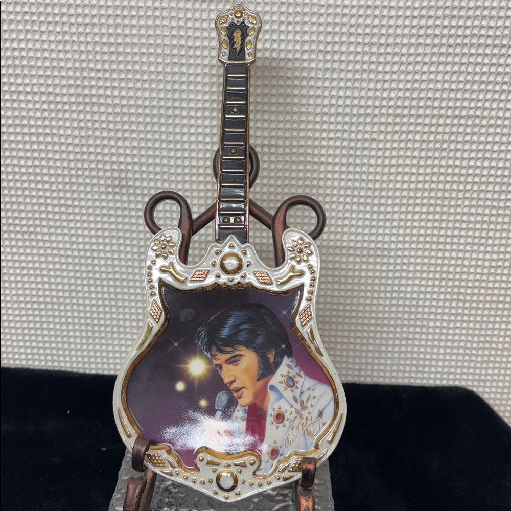 Elvis Presley commemorative plate